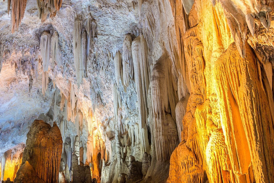 moaning caverns